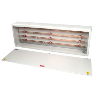 315A 4 pole horizontal busbar chamber in steel enclosure. Each chamber is supplied with one initial set of 4 connection bolts. Chamber width 1213mm.